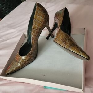 Elegant Brown Crocodile Pattern Heels Size 10 Very Good Condition